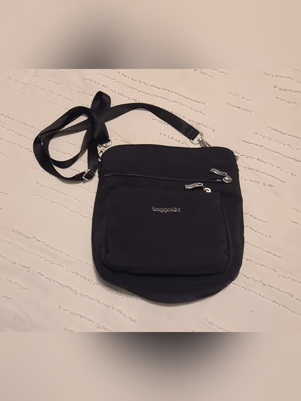 Baggallini Black Crossbody Bag Zip Closure Lined Inner & Outer Pockets